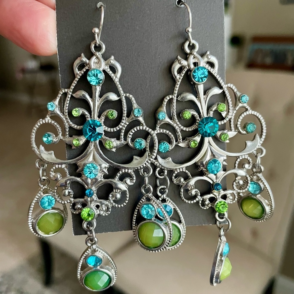 Chandelier statement fashion pierce earrings